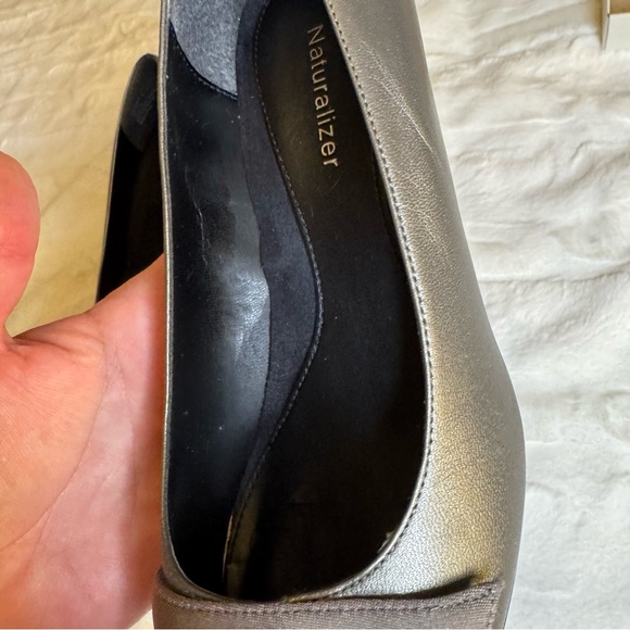 Naturalizer Pewter leather pump. Size 7 - Picture 5 of 8